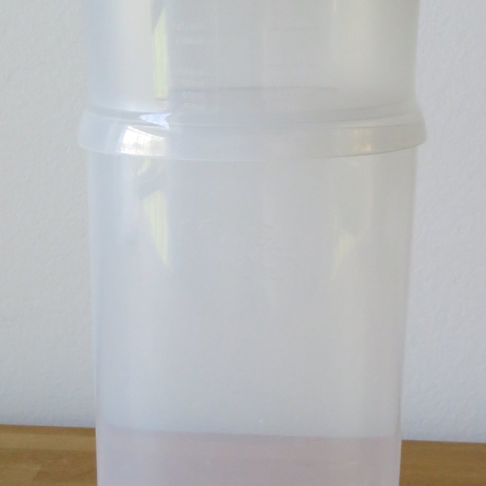 Pampered Chef Fresh Herb Keeper W/Measuring Cup & Lid